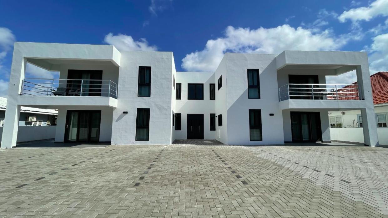 Whitehouse Boulevard, Close To Mambo Beach And City Centre Appartement Willemstad Buitenkant foto