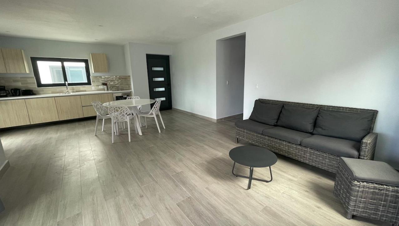 Whitehouse Boulevard, Close To Mambo Beach And City Centre Appartement Willemstad Buitenkant foto