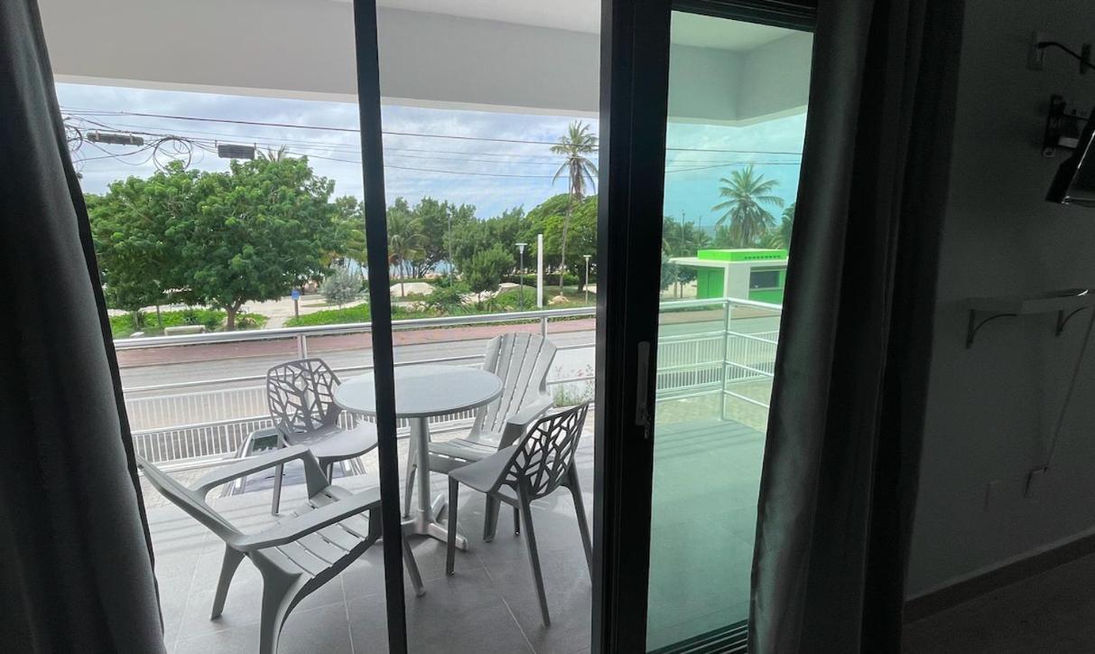 Whitehouse Boulevard, Close To Mambo Beach And City Centre Appartement Willemstad Buitenkant foto