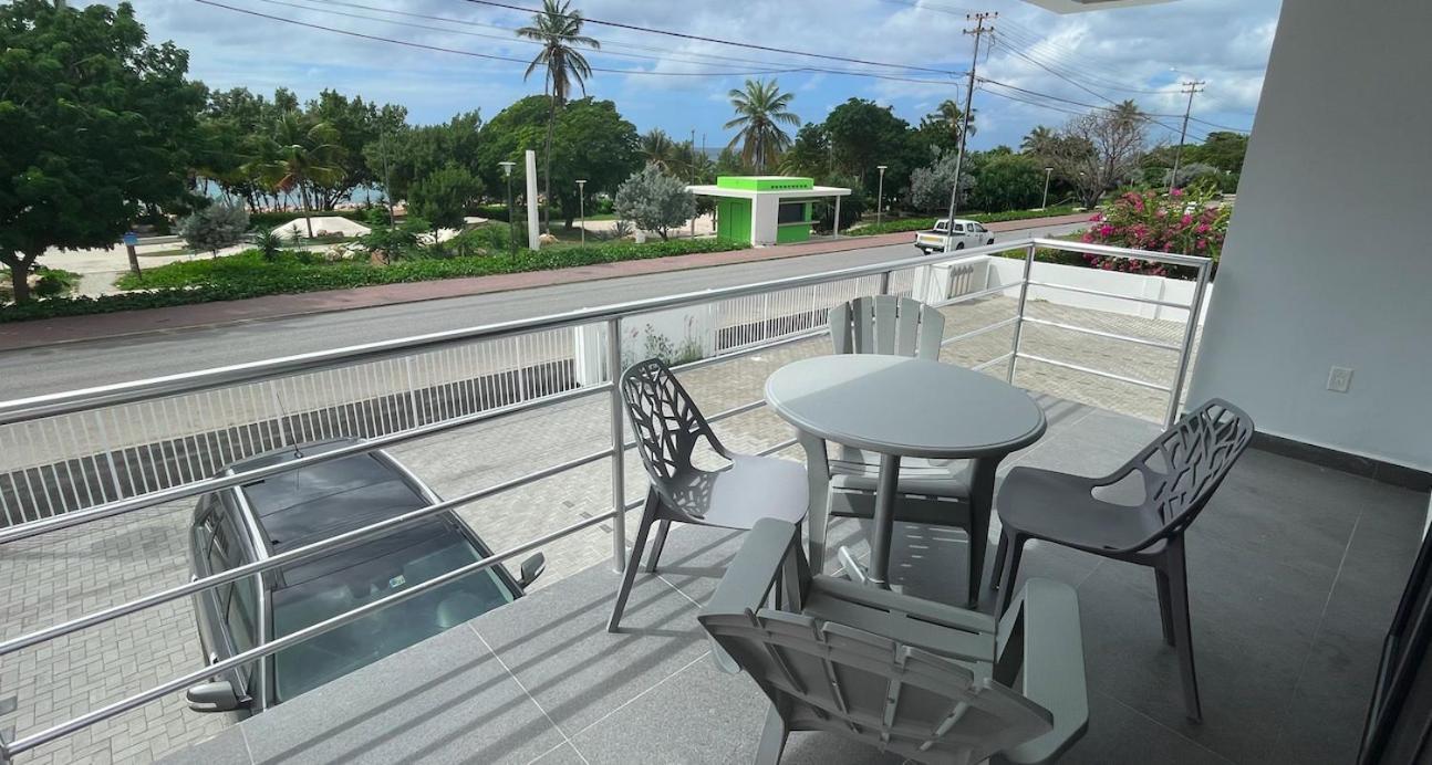 Whitehouse Boulevard, Close To Mambo Beach And City Centre Appartement Willemstad Buitenkant foto