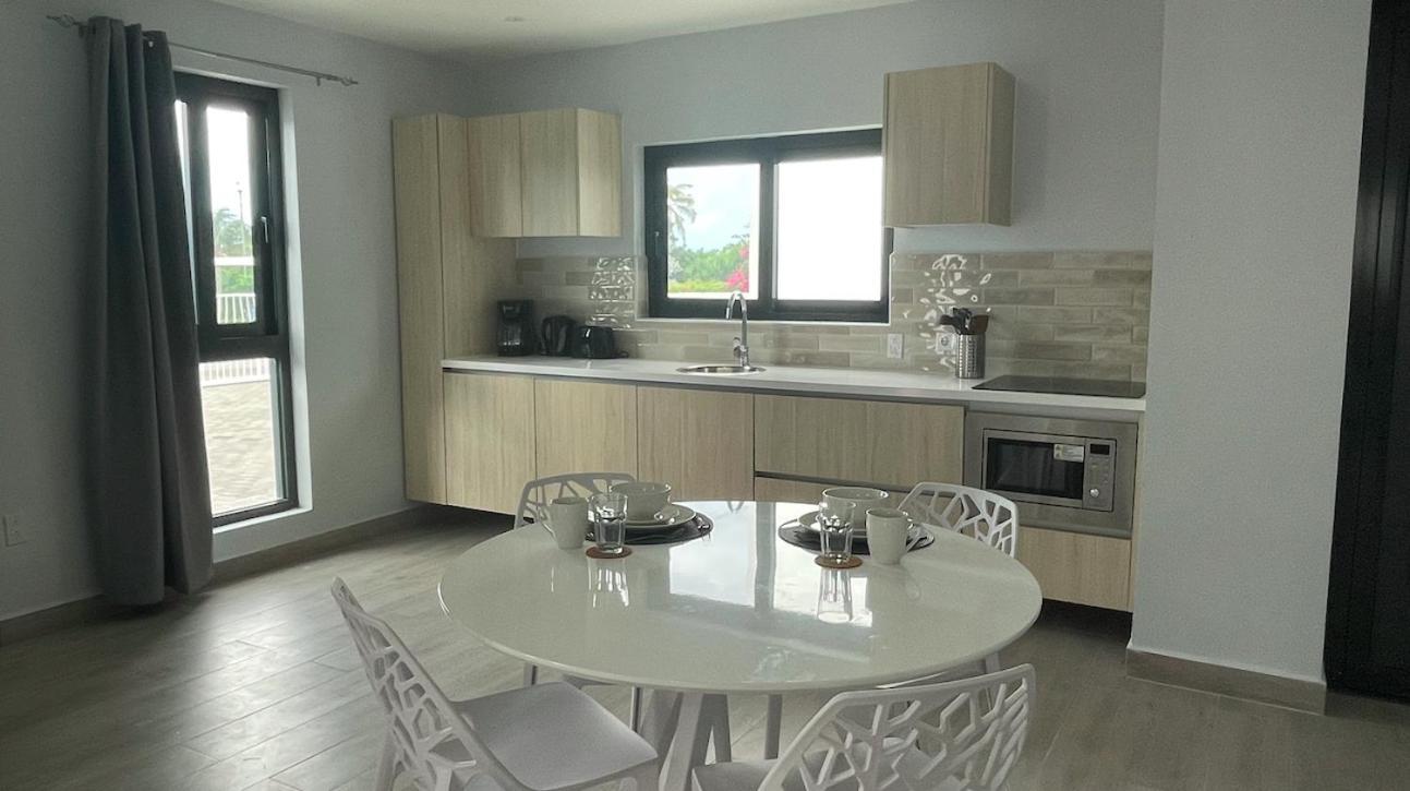 Whitehouse Boulevard, Close To Mambo Beach And City Centre Appartement Willemstad Buitenkant foto